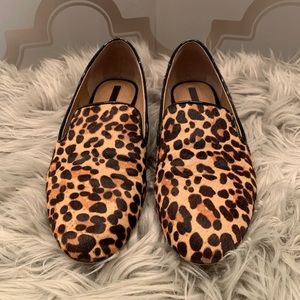 Tahari faux leopard fur women’s Foley mule